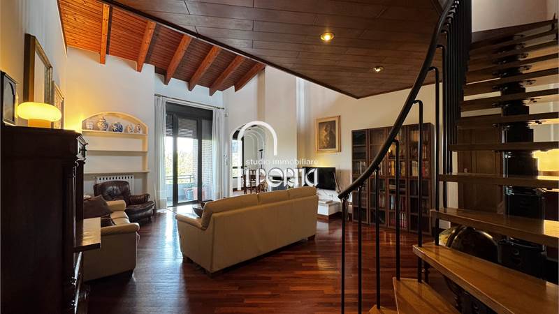 Modena Villaggio ATTICO DI PRESTIGIO CON TERRAZZO 